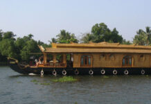 Kerala Boat House Experience – Luxury Backwater Cruise in Alleppey