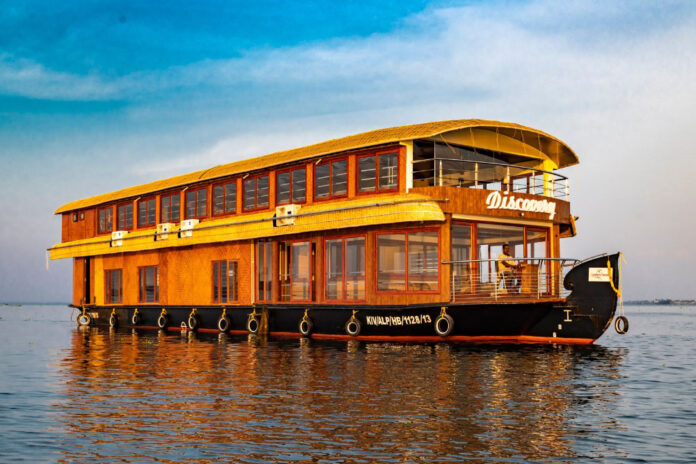 luxury houseboat in alleppey